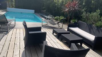 Een verwarmd zwembad