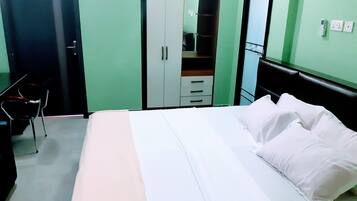 Executive Room | 1 bedroom, soundproofing, iron/ironing board, free WiFi