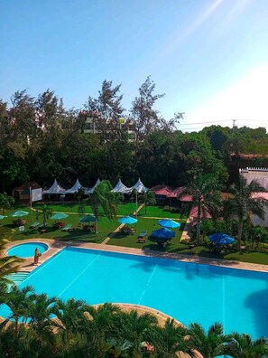 Pool - Vibrant vacation apartment at Shanzu (Mombasa)