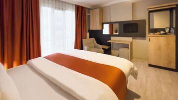 Escritorio y espacio para trabajar con laptop