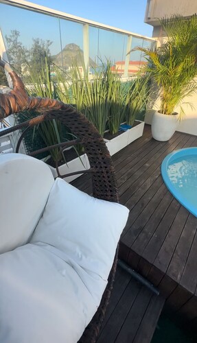Linda Cobertura com Piscina Aquecida e Vista MAR