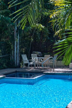 Pool - Beautiful 3 Bedroom Condo with Ocean View, Pool, Walking Distance to Beach (Kihei)