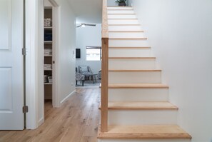 Interior - Beautiful 3 Bedroom Condo with Ocean View, Pool, Walking Distance to Beach (Kihei)