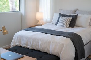3 bedrooms, desk, iron/ironing board, travel cot
