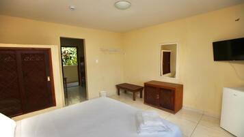 Escrivaninha, Wi-Fi de cortesia, roupa de cama