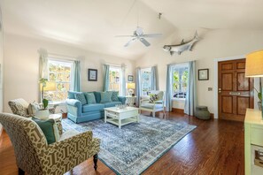 TV - KALI ZOI HOUSE ~ Charming 3 BR/3 Ba Home in Old Town w/ Pool! (Key West)