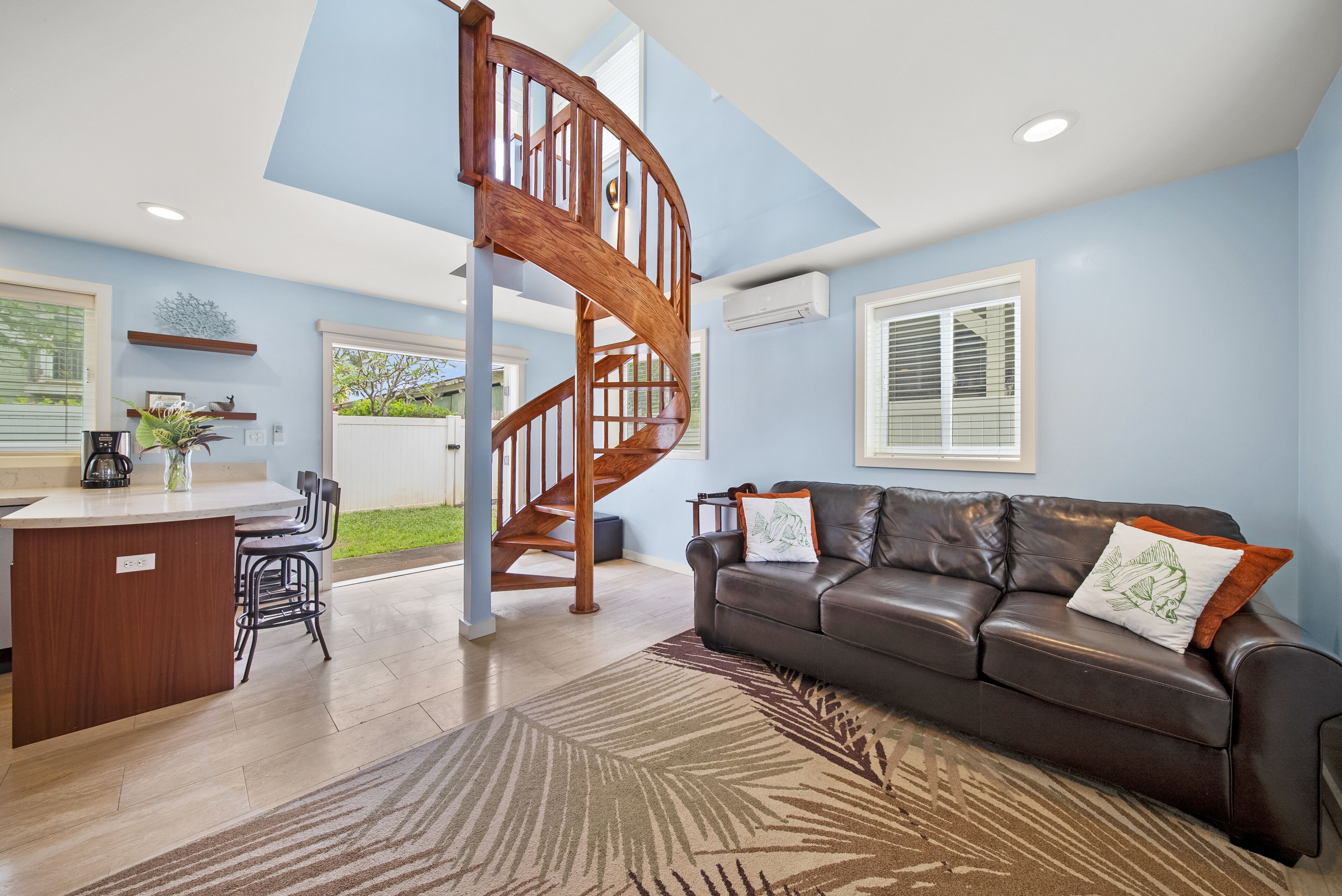 Waialua Beachside Cottage: Lovely! Hot Tub! Direct Beach Access