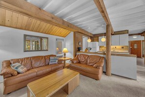 TV, peis, fotballspill og kontorer