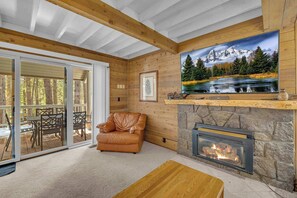 TV, fireplace, table football, offices - Pets ok,  foosball, hot tub, ac, bikes, near park (Sunriver)