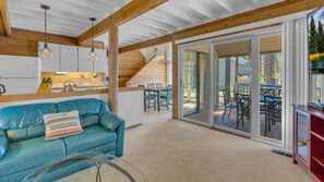 TV, caminetto, tavolo da calcetto, studio