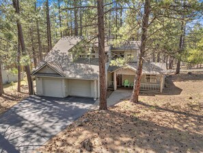 Exterior - Pets ok,  foosball, hot tub, ac, bikes, near park (Sunriver)