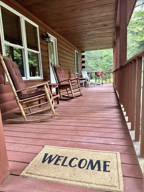 Terrace/patio - Secluded Cabin in Great Location - Close to State Parks in the Endless Mountains (Laporte Twp)