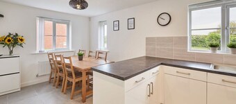 Host & Stay | Cayton Bay Cottage
