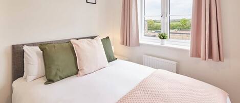 3 makuuhuonetta, silitysrauta/-lauta, vauvan matkasänky, ilmainen Wi-Fi