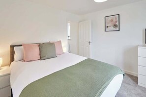 3 bedrooms, iron/ironing board, travel crib, WiFi (free)
