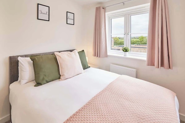 3 bedrooms, iron/ironing board, travel crib, WiFi (free)