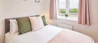 Host & Stay | Cayton Bay Cottage