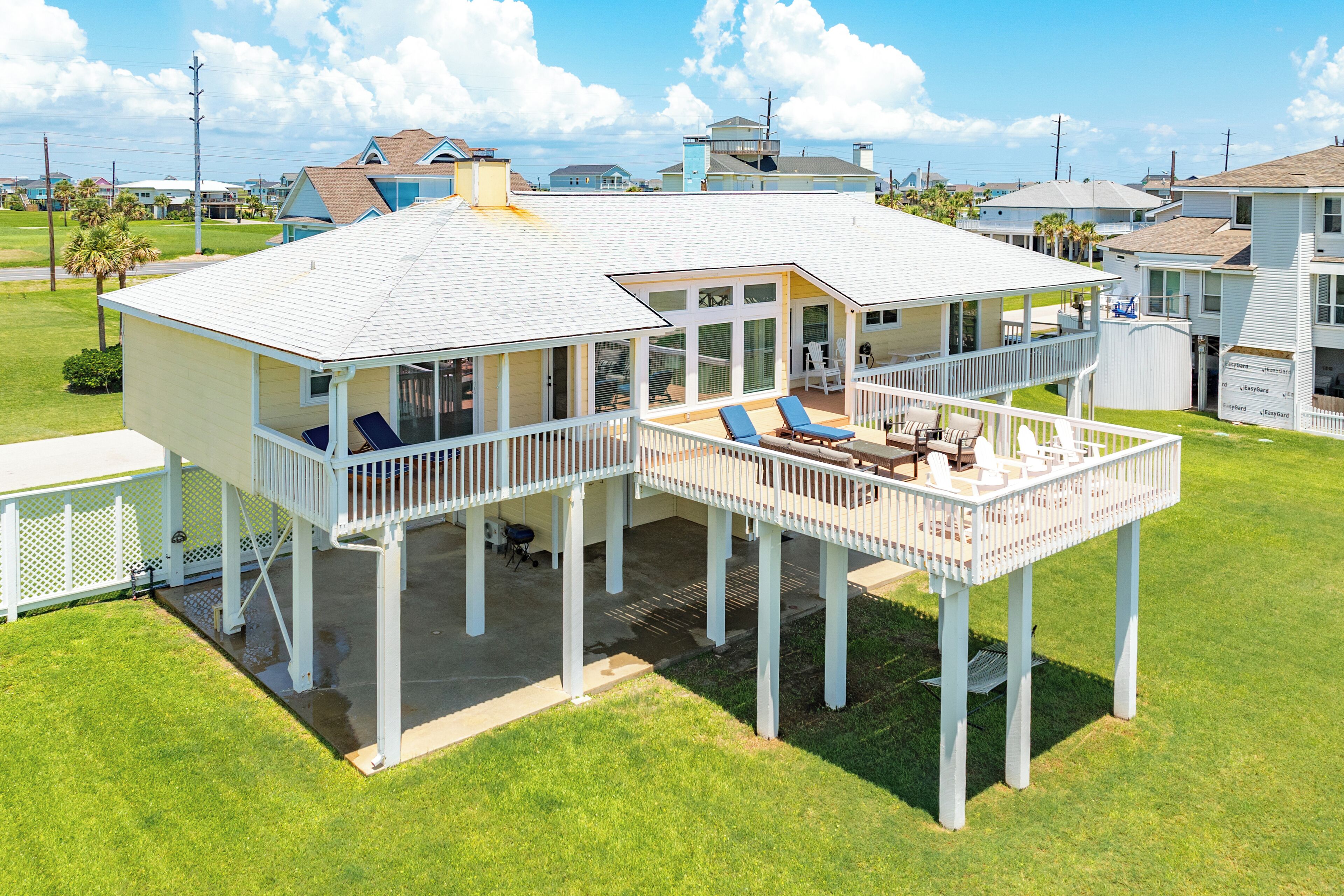 Beachfront w/ Huge Deck, Dog Friendly, Dune Walkover, Feel Right at Home!