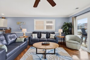 صورة غير مصنفة، 2 من 53، زرّ