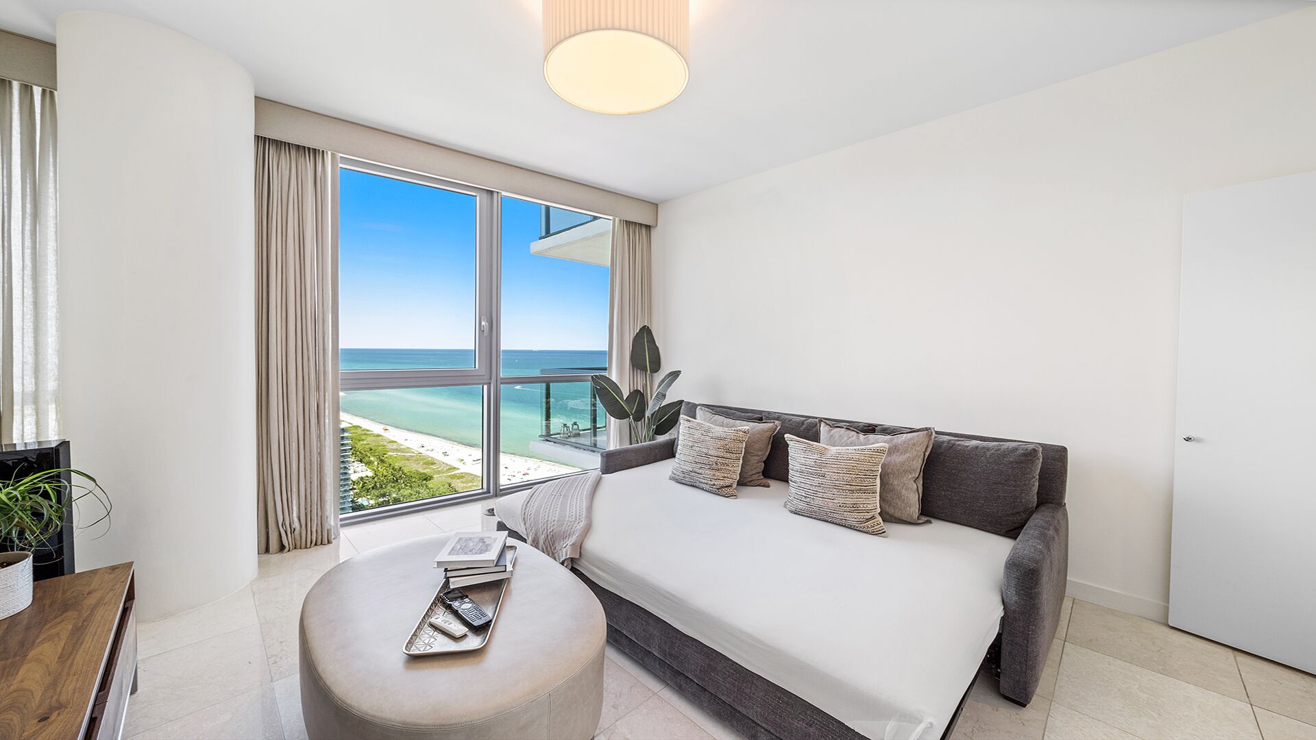 3 camere, una cassaforte in camera, una scrivania, ferro/asse da stiro