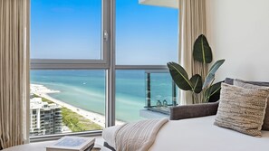 3 quartos, cofres nos quartos, escrivaninha