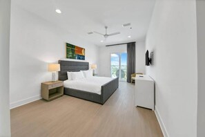 8 habitaciones, tabla de planchar con plancha, wifi y ropa de cama 