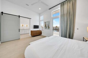 8 chambres, fer et planche à repasser, Wi-Fi, draps fournis
