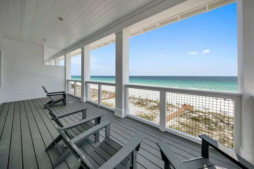 Beach Front 8 BR 6 BA + Pool & Hot Tub + Pickleball Fun