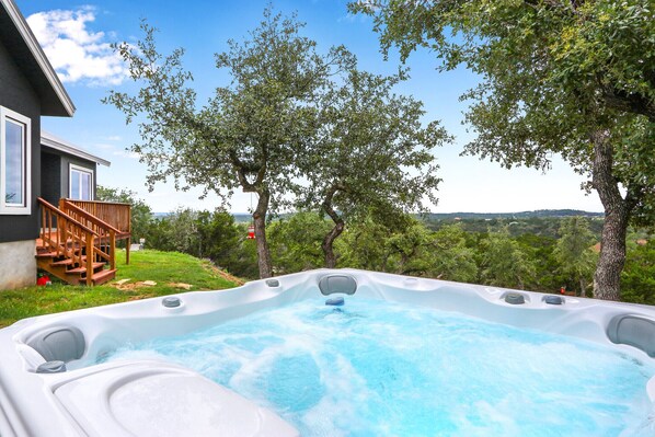 Tina de hidromasaje al aire libre