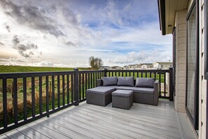 Terrace/patio - Daisys Haven -  a holiday Caravan that sleeps 4 guests  in 2 bedrooms (Flookburgh)