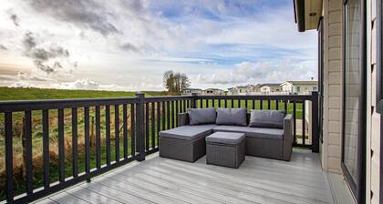 Daisys Haven - a holiday Caravan that sleeps 4 guests in 2 bedrooms