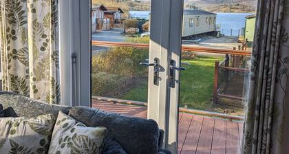 High View Lodge - a holiday lodge that sleeps 4 guests in 2 bedrooms