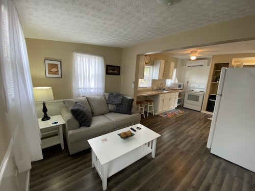 Cozy cottage for a couple's weekend get away!