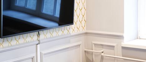 Deluxe Apartment | 2 bedrooms, desk, iron/ironing board, free WiFi