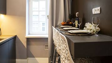 Deluxe Apartment | Private kitchen | Electric kettle