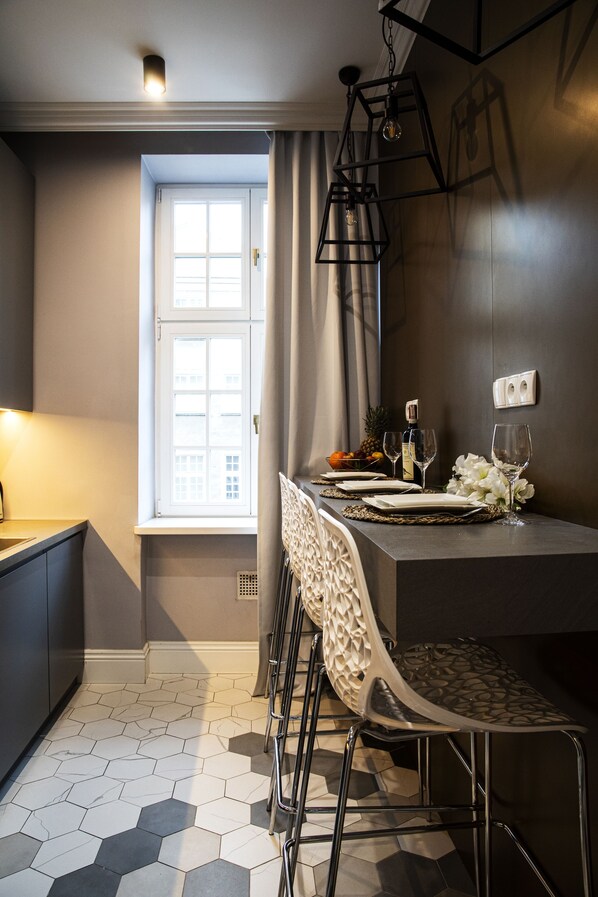 Deluxe-huoneisto | Yksityinen keittiö | Vedenkeitin