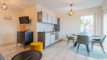 Fridge, microwave, oven, dishwasher