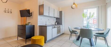 Fridge, microwave, oven, dishwasher