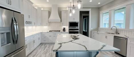 Fridge, microwave, dishwasher, coffee/tea maker