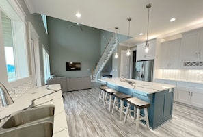 Fridge, microwave, dishwasher, coffee/tea maker - 5TH ROW - DRIFTWOOD - 4 BEDROOM - 3 BATH - SLEEPS 17 (Crystal Beach)