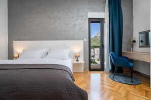 4 bedrooms, iron/ironing board, WiFi, bed sheets - Villa Fortress, private pool, Game room, sea views (Klis)