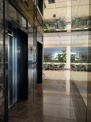 Elevator - PREMIUM SUNRISE (Golem)