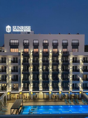Front of property - PREMIUM SUNRISE (Golem)