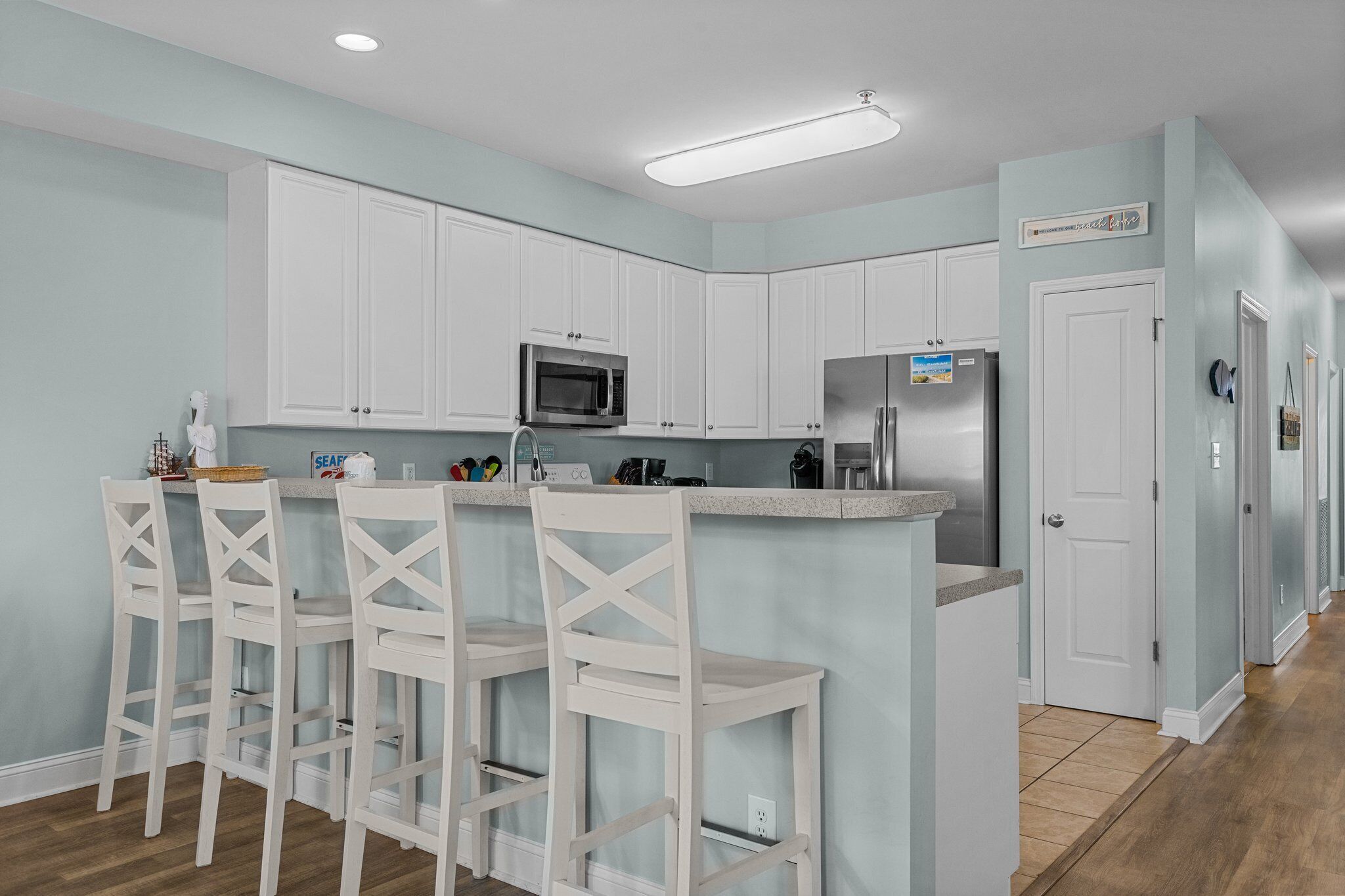 Kitchen w/ Bar Seating