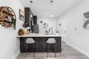 Fridge, microwave, oven, stovetop - Stunning Studio Apt near Broad Ripple CozySuites (Indianapolis)