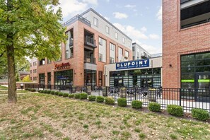 Exterior - Spacious 2BR in Meridian Kessler by CozySuites (Indianapolis)