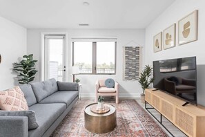 テレビ、書斎 / ワークスペース