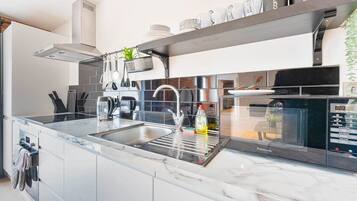 Fridge, microwave, oven, stovetop