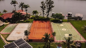 Tenniskenttä