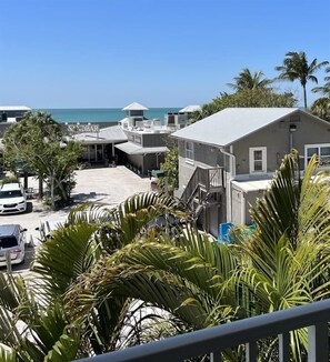 Property grounds - Gulf-View Villa, Swim Spa and Walk to Sandbar (Anna Maria)
